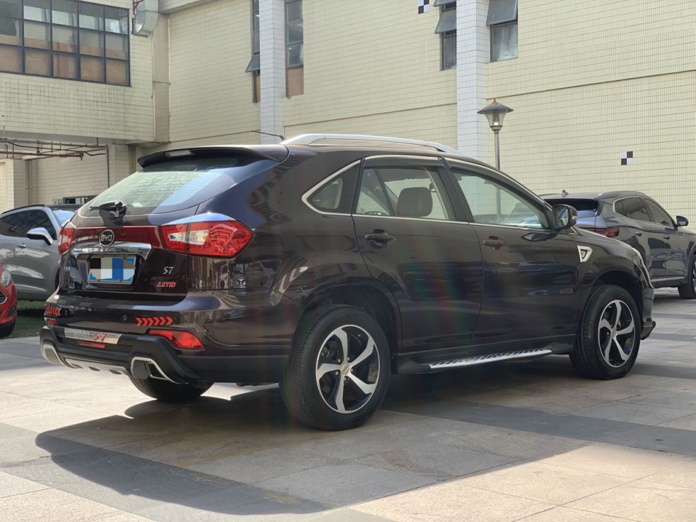 2015 Deluxe Edition BYD S7 2.0T Second Hand Car For Sale
