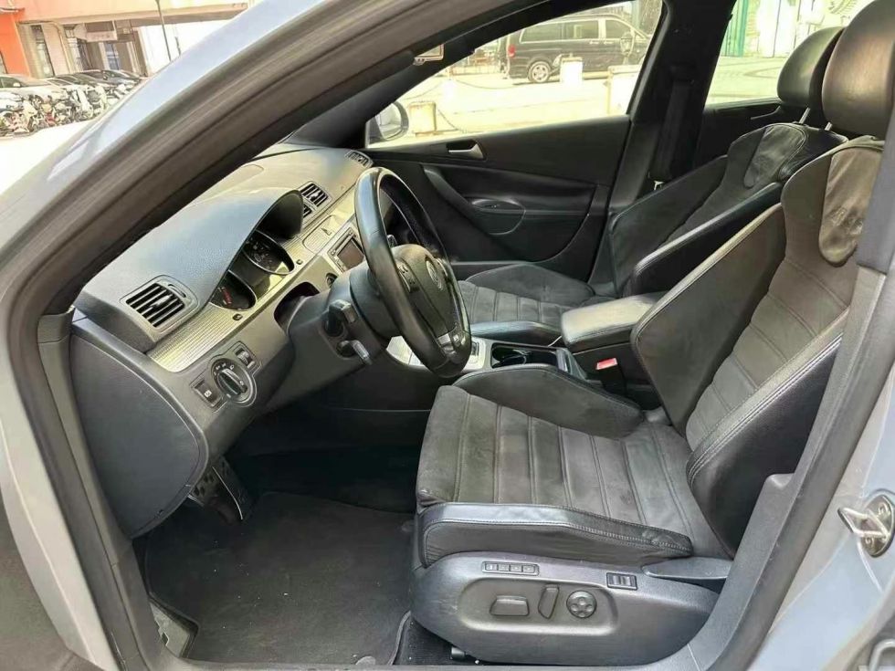 2011 Tourism Version Volkswagen passat 3.6L Used Car For Sale
