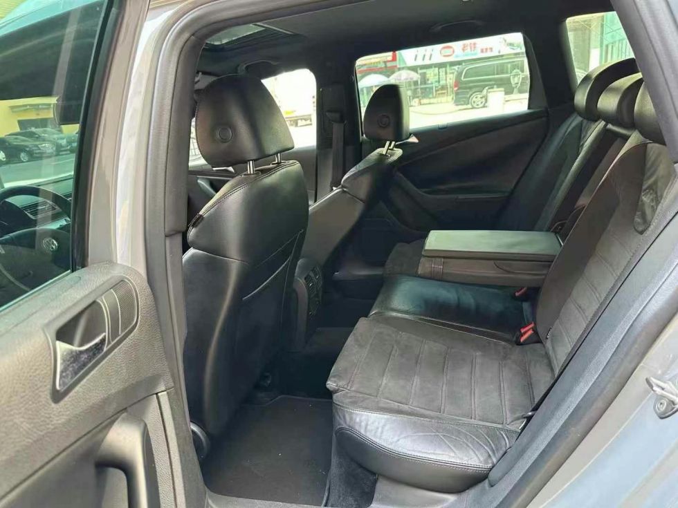 2011 Tourism Version Volkswagen passat 3.6L Used Car For Sale