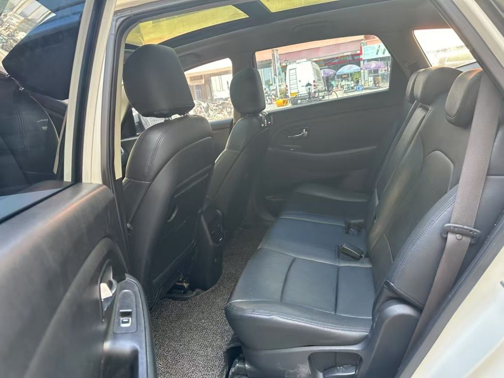 2014 Seven-Seater Kia Carens 2.0L Second Hand Car For Sale