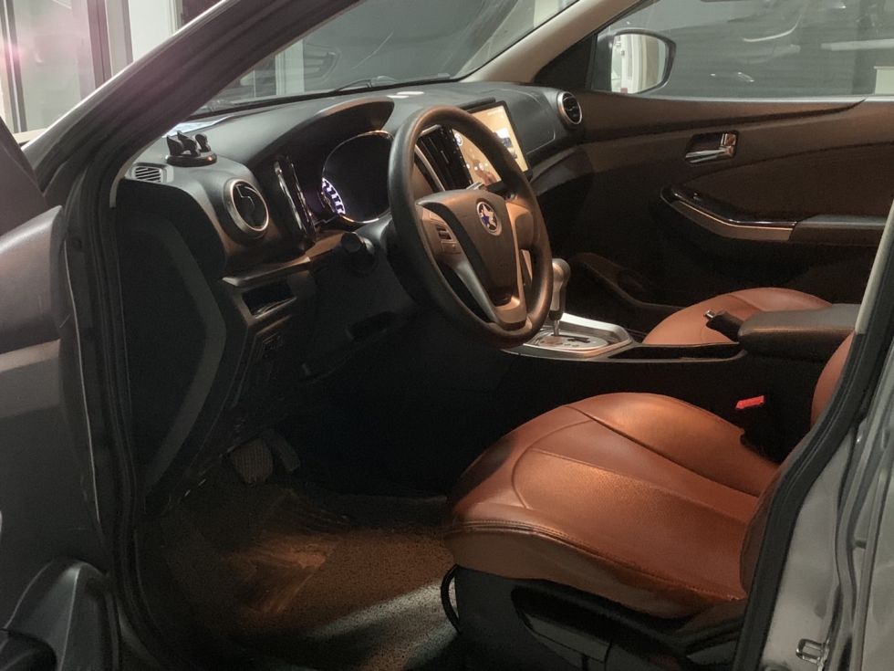 2017 Automatic Two-drive Version VenuciaT70 2.0L Used Car For Sale