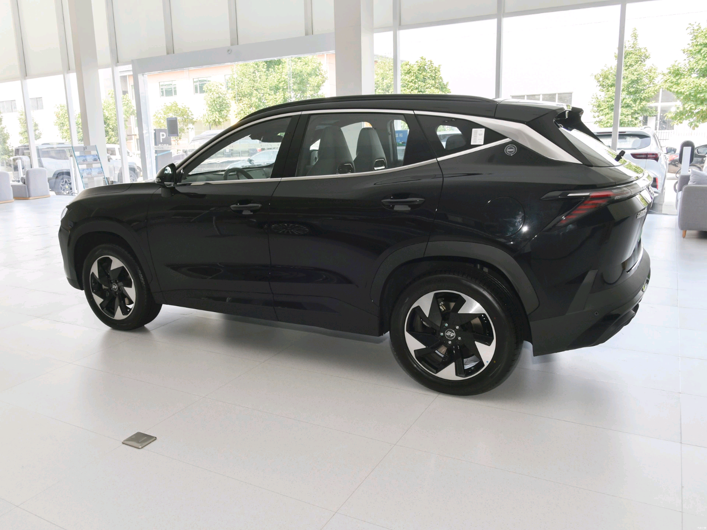 2024 Deluxe Edition Jetour L6 1.5TD DHT MAX New Car For Sale