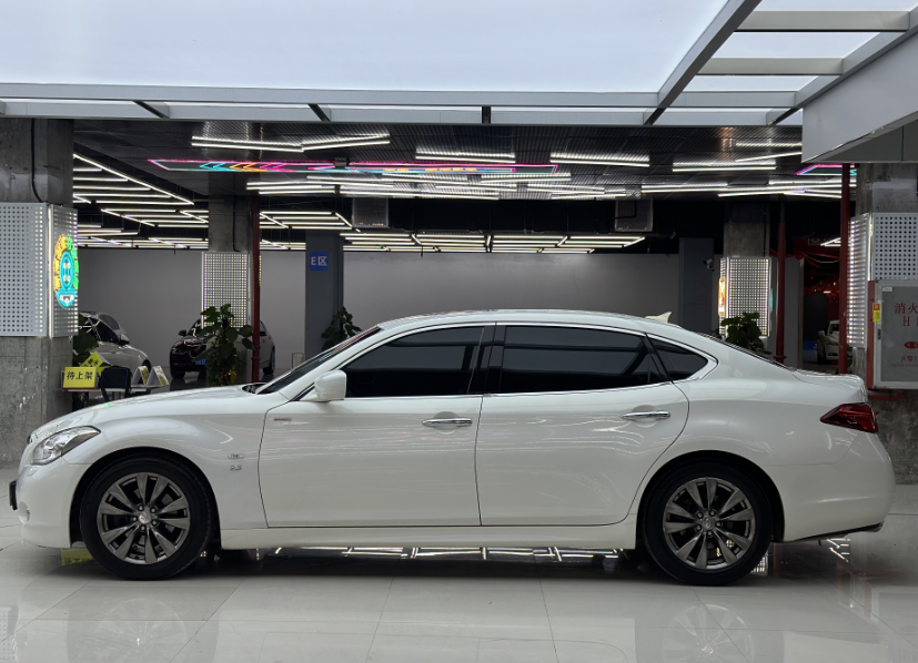 2013 Integration Edition Infiniti Q70 2.5L Used Car For Sale