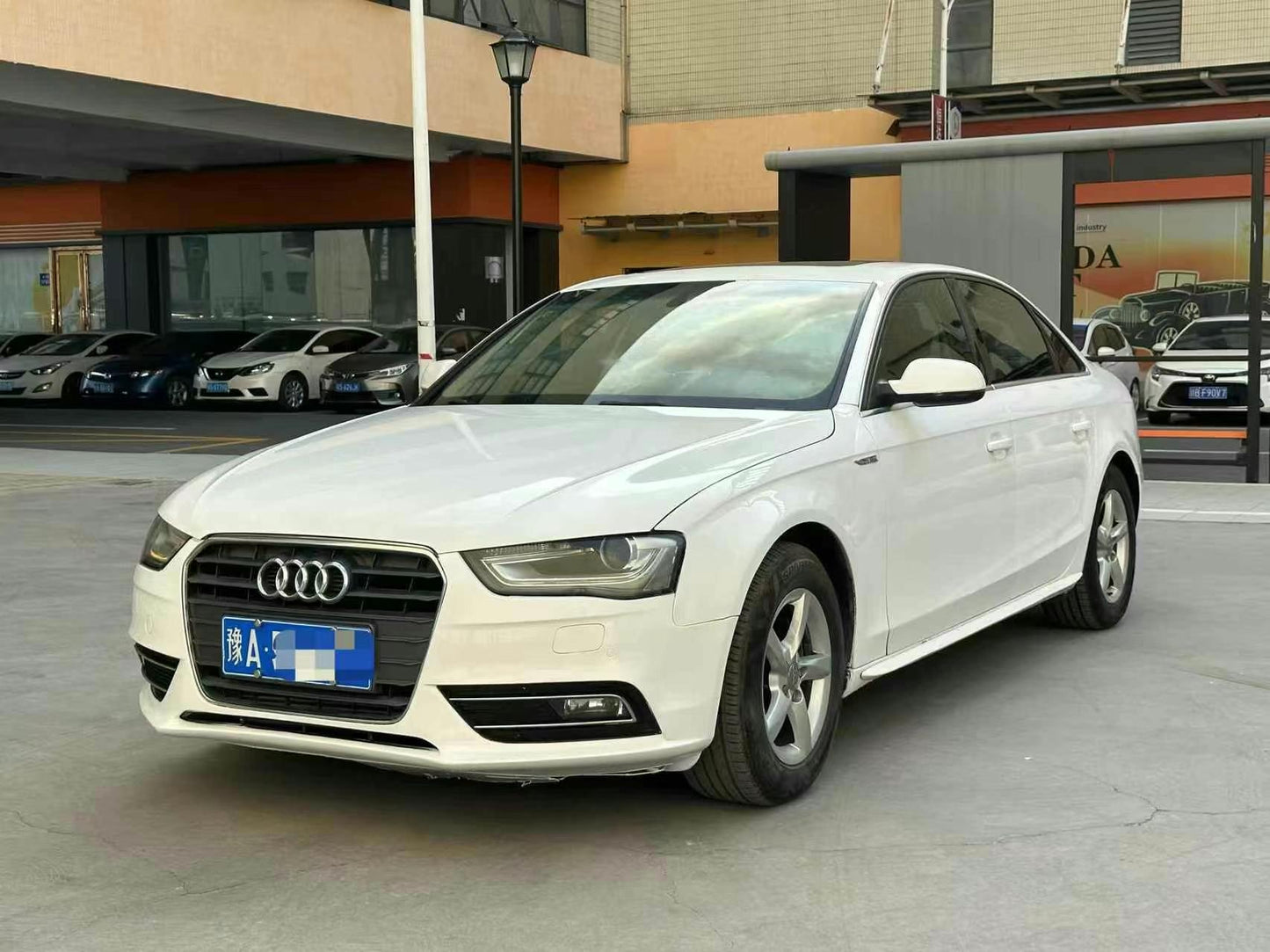 2013 Deluxe Type Audi A4 2.0T Used Car For Sale