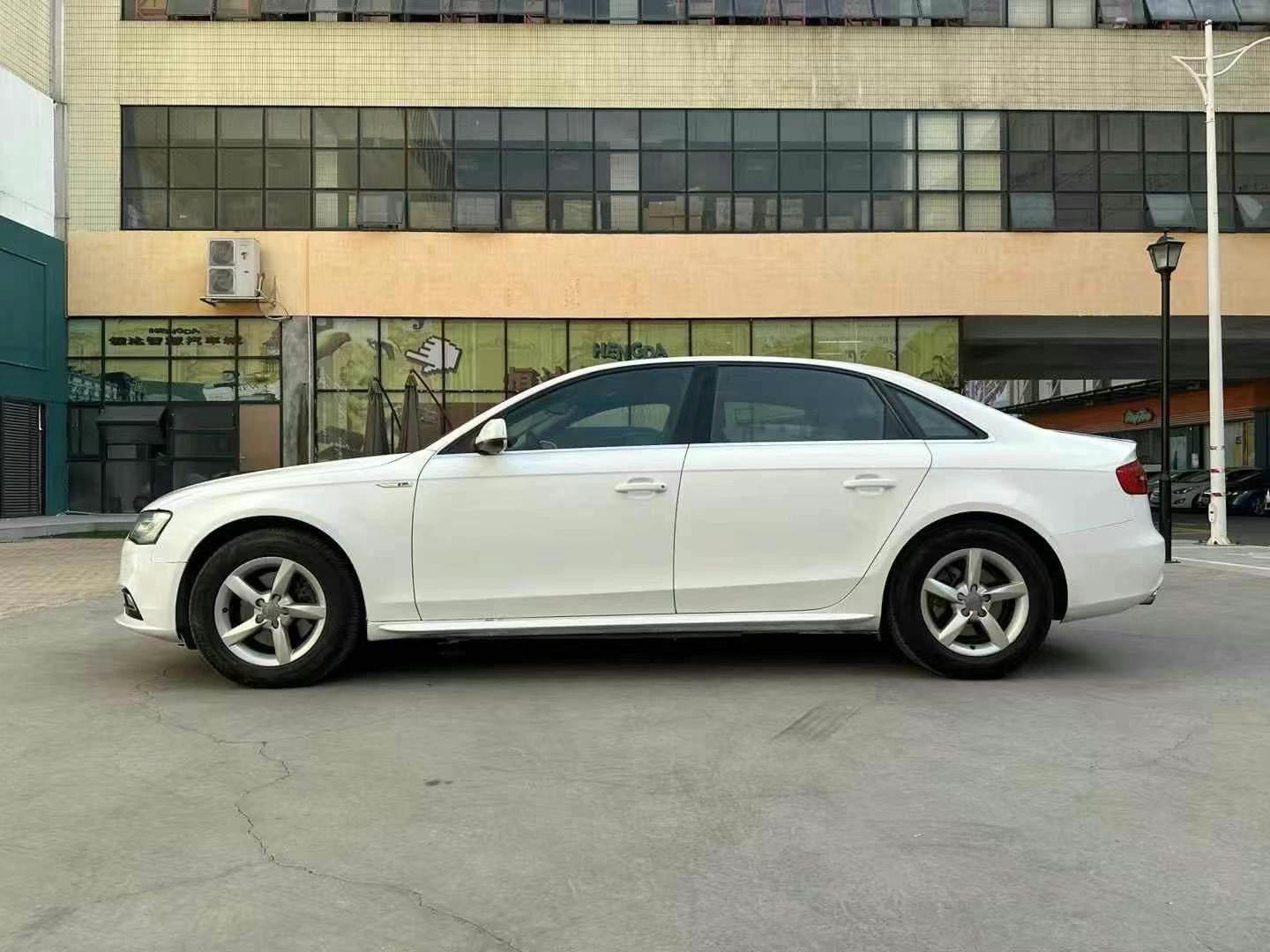 2013 Deluxe Type Audi A4 2.0T Used Car For Sale