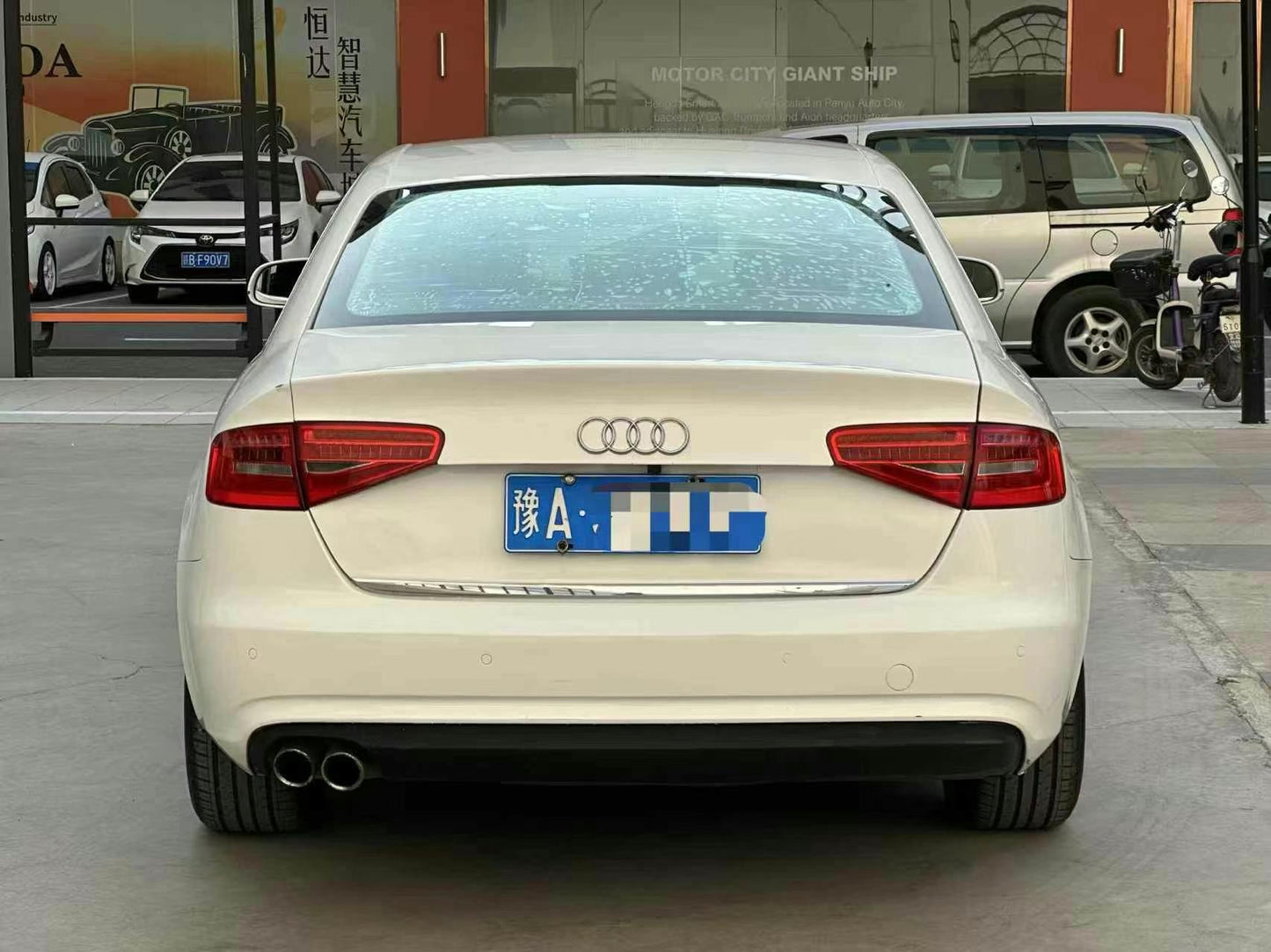 2013 Deluxe Type Audi A4 2.0T Used Car For Sale