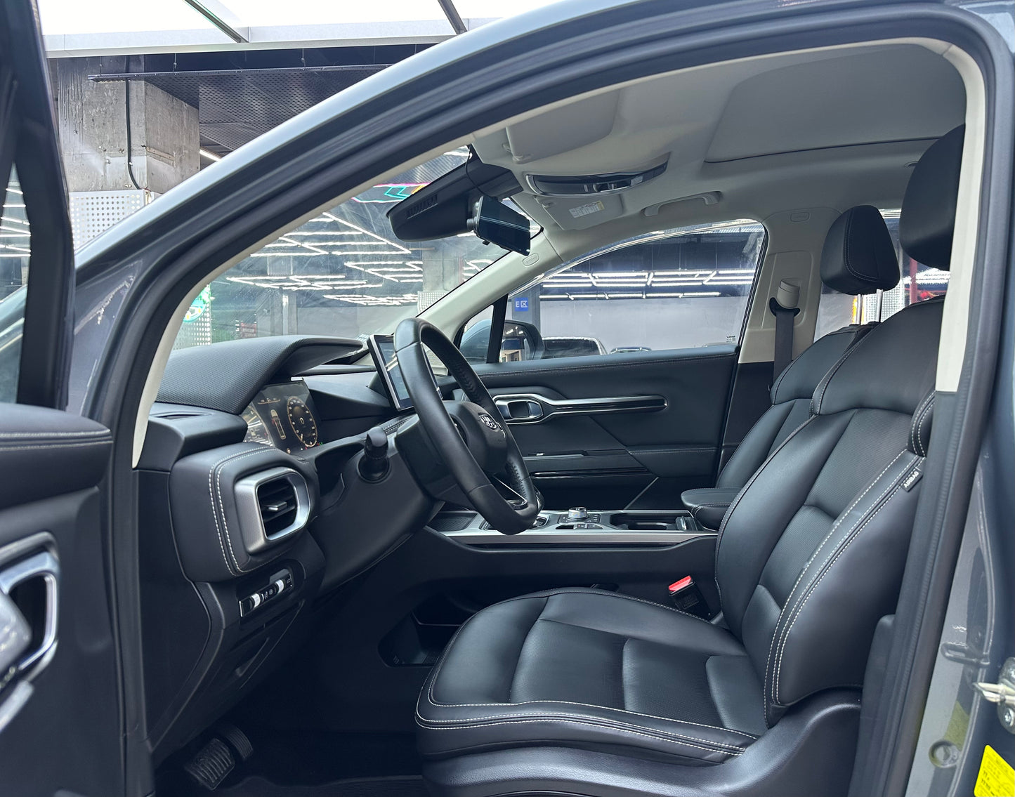 2020 Popular Style Geely Okavango 1.8T Used Car For Sale